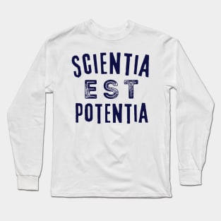 Latin aphorism: Scientia est Potentia (Knowledge is power) -dark text Long Sleeve T-Shirt